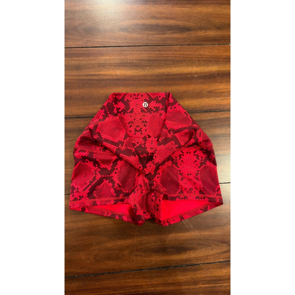Lululemon Red Snakeskin High Rise Yoga Shorts Size 4 Burgundy Animal Print - Picture 3 of 16